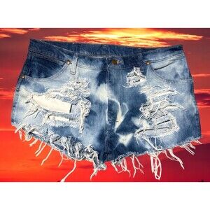 Wrangler Shorts Women’s Size 38x30  Blue Denim Bleach Acid Distressed Cut Off